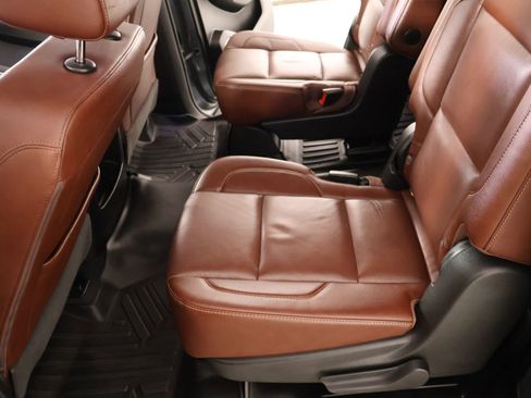 Used 2019 Chevrolet Suburban Premier w/ Premier Plus Edition image 13