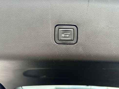 Used 2023 Chevrolet Traverse Premier w/ Redline Edition image 36