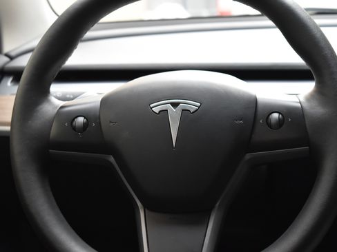 Used 2023 Tesla Model 3 Standard Range image 31