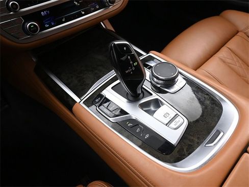 Used 2020 BMW 750i xDrive 750i xDrive w/ M Sport Package image 46