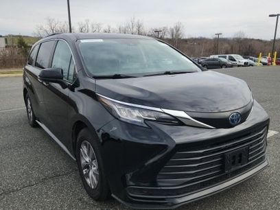 Used 2023 Toyota Sienna LE