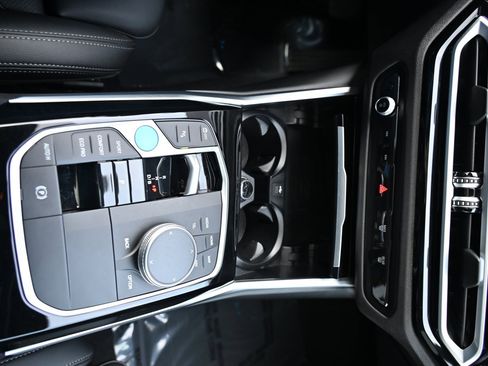 Used 2022 BMW i4 eDrive40 image 10