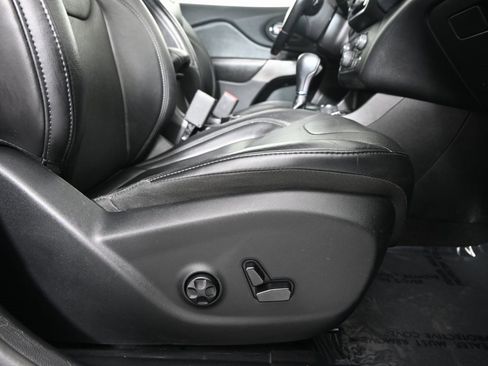 Used 2020 Jeep Cherokee Limited image 14