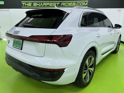 Used 2024 Audi Q8 e-tron Premium Plus w/ Premium Plus Package AWD/4WD image 10