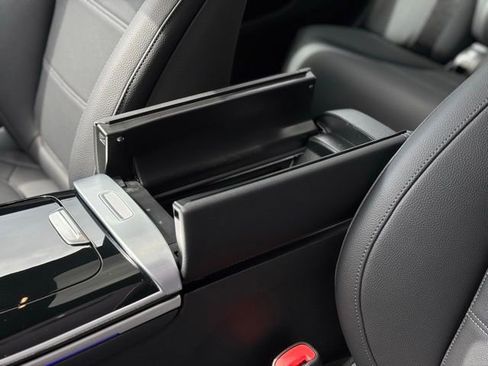 Used 2025 Mercedes-Benz C 300 4MATIC Sedan image 40