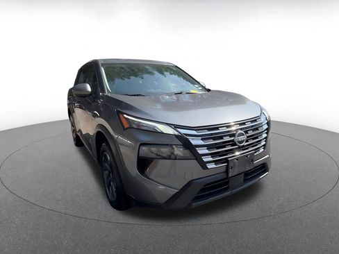 Used 2025 Nissan Rogue SV FWD image 3