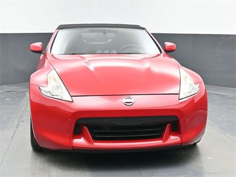 Used 2010 Nissan 370Z Touring image 3