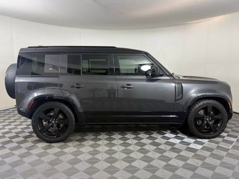 Used 2022 Land Rover Defender 110 X-Dynamic SE image 9