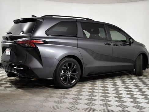 Used 2025 Toyota Sienna XSE w/ XSE Plus Package image 4