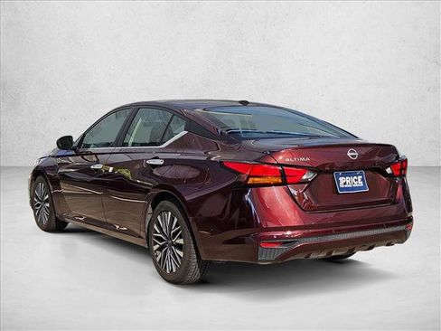 Used 2025 Nissan Altima 2.5 SV FWD image 7