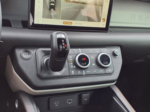 Used 2024 Land Rover Defender 110 X-Dynamic SE image 10