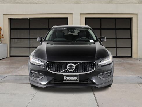 Certified 2025 Volvo V60 B5 Cross Country Plus image 6
