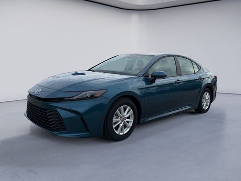 Used 2025 Toyota Camry LE FWD image 1
