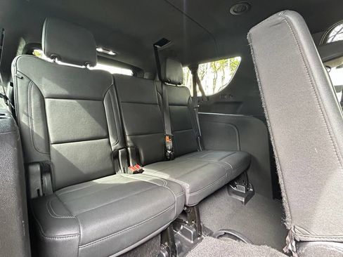 Used 2022 Chevrolet Suburban LT RWD image 37
