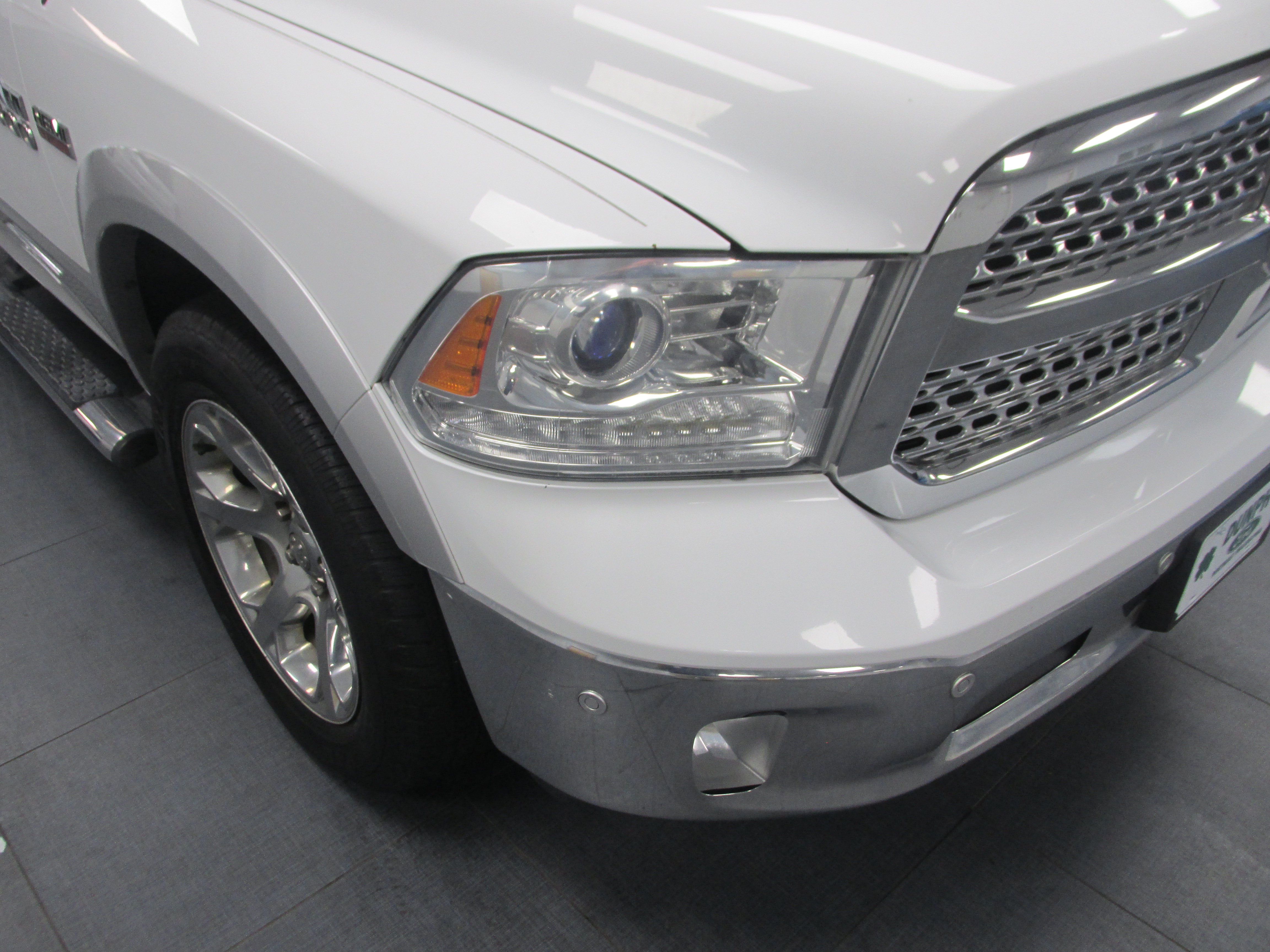 Used 2017 RAM 1500 Laramie w/ Convenience Group AWD/4WD image 10