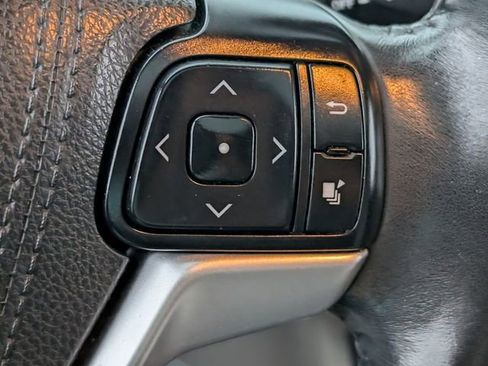 Used 2015 Toyota Highlander XLE image 23