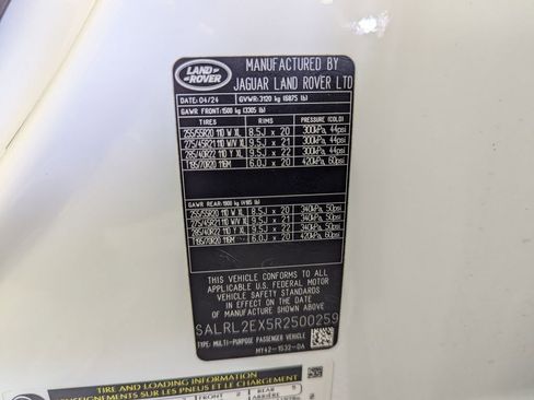 Used 2024 Land Rover Discovery Dynamic SE image 66