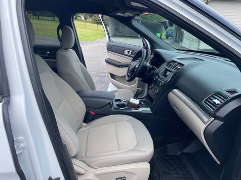 Used 2018 Ford Explorer XLT FWD image 21