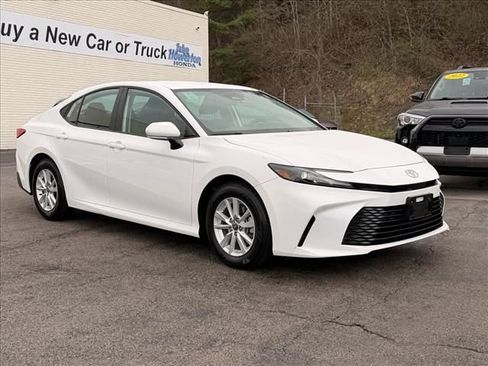 Used 2026 Toyota Camry LE image 1