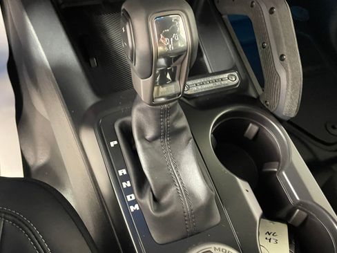 New 2025 Ford Bronco Badlands image 9