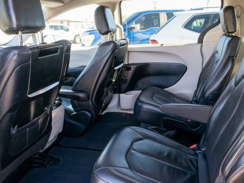 Used 2018 Chrysler Pacifica Touring-L Plus w/ Advanced Safetytec Group image 16