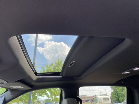 Used 2024 Chevrolet Silverado 2500 ZR2 w/ Technology Package image 36