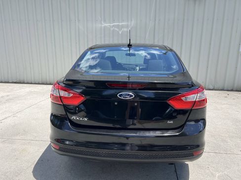 Used 2014 Ford Focus SE w/ SE Winter Package FWD image 4