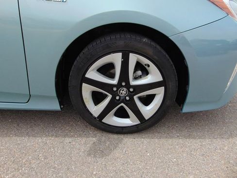 Used 2017 Toyota Prius Three Touring w/ Carpet Mat Package FWD image 27