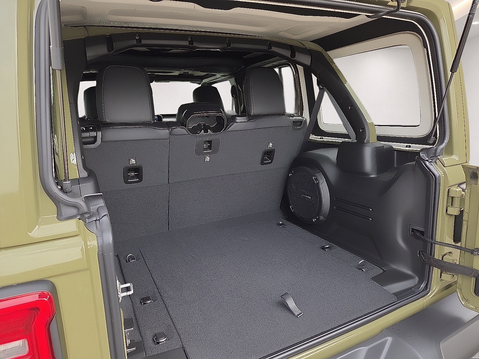 New 2026 Jeep Wrangler Unlimited Sahara w/ Safety Group AWD/4WD image 8