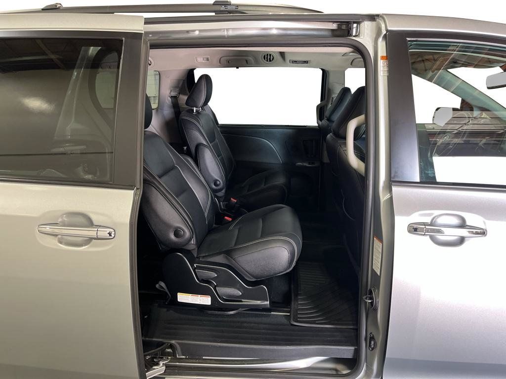 Used 2019 Toyota Sienna SE w/ SE Preferred Package AWD/4WD image 25