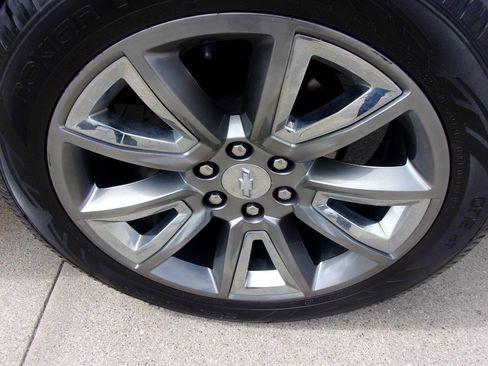 Used 2016 Chevrolet Suburban LTZ image 9