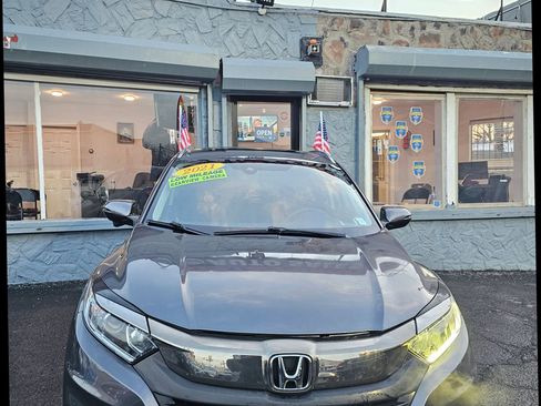 Used 2021 Honda HR-V EX image 1