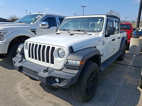 Used 2020 Jeep Gladiator Sport image 3