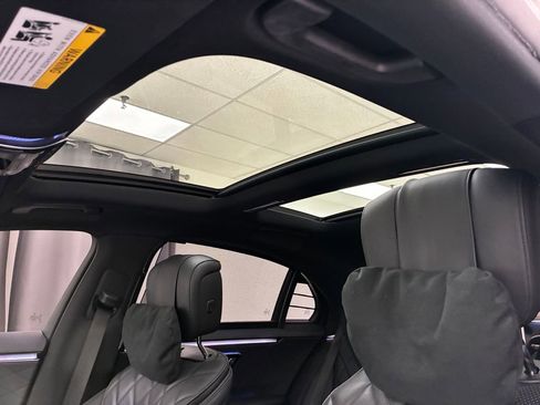 Used 2022 Mercedes-Benz S 580 4MATIC Sedan w/ AMG Line Package image 28