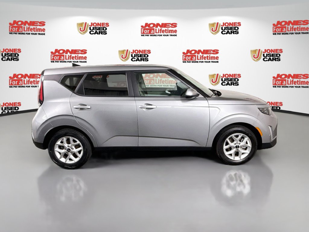 Used 2023 Kia Soul LX w/ LX Technology Package FWD image 16