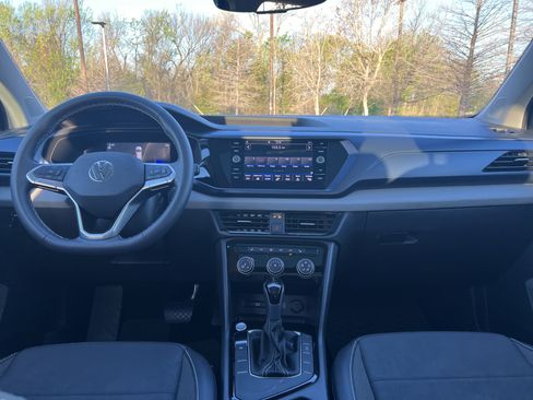 Used 2023 Volkswagen Taos SE w/ Panoramic Sunroof Package image 27