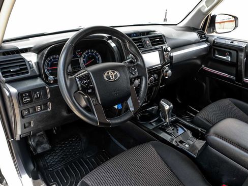 Used 2018 Toyota 4Runner TRD Off-Road AWD/4WD image 3