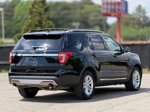 Used 2016 Ford Explorer XLT w/ Equipment Group 202A FWD image 9