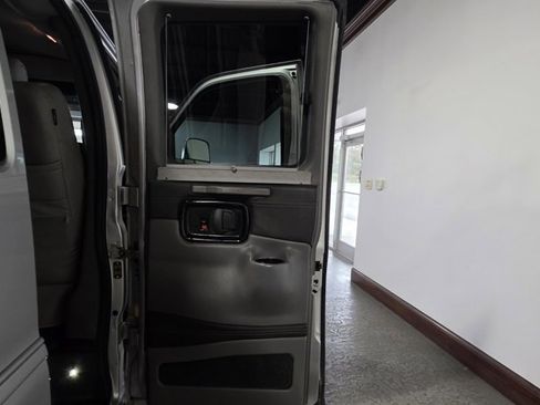 Used 2019 GMC Savana 2500 Extended w/ Enhanced Convenience Package image 25