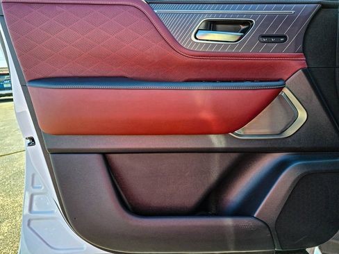 Used 2025 INFINITI QX80 Autograph image 12