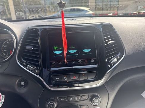 Used 2021 Jeep Cherokee Limited image 18