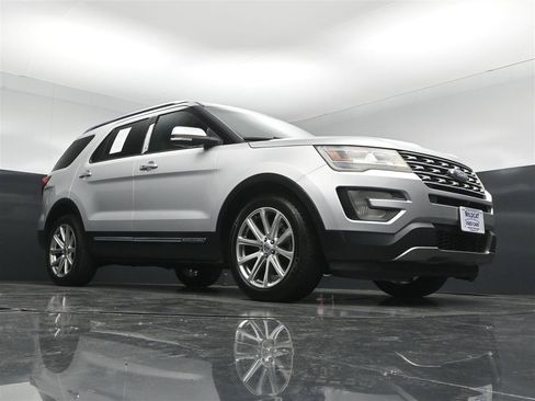 Used 2017 Ford Explorer Limited FWD image 31