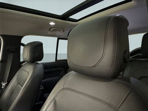 Used 2020 Land Rover Defender 110 First Edition image 36