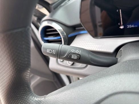 Used 2025 Chevrolet Trax LT FWD image 28