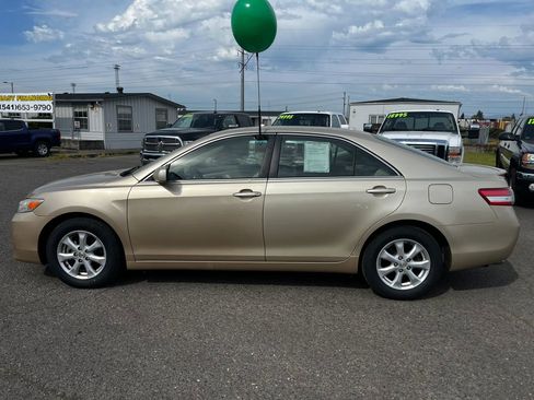 Used 2011 Toyota Camry LE w/ LE Extra-Value Pkg FWD image 6