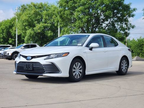 Used 2021 Toyota Camry LE w/ Cold Weather Package FWD image 3