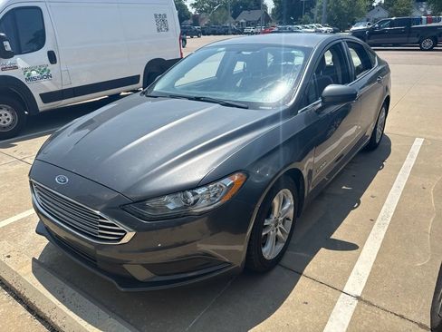 Used 2018 Ford Fusion SE FWD image 4
