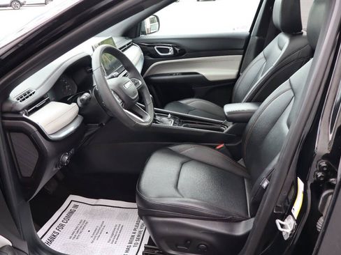 Used 2024 Jeep Compass Limited w/ Sun and Sound Group AWD/4WD image 7