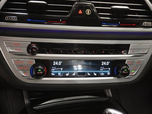 Used 2021 BMW 750i xDrive w/ Executive Package image 30