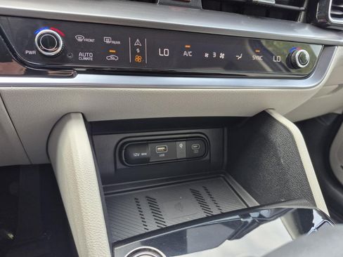 Used 2025 Kia Sportage EX FWD image 16
